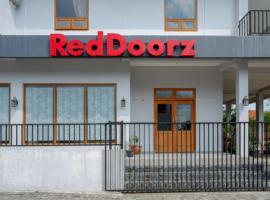 RedDoorz Syariah near Kawasan Sam Poo Kong 2，位于Kalibanteng-kidul的酒店