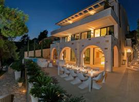 Luxury Beachfront Villa Silvery Moon with private pool, jacuzzi, sauna and gym on Brac island - Sumartin，位于塞尔察的酒店