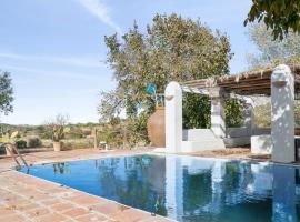 4 bedrooms villa with private pool enclosed garden and wifi at Valverde de Leganes，位于Valverde de Leganés的度假屋