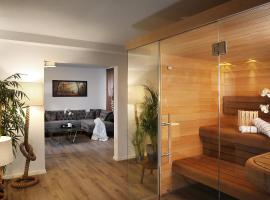 Private Spa LUX with Whirlpool and Sauna in Zurich，位于苏黎世的住宿加早餐旅馆