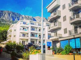 HOTEL IVANDO - MASLINA，位于德尔韦尼克的酒店