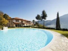 TREMEZZO RESIDENCE 5-1 of 11 apartments in an exclusive residence by Italian Apartments，位于特雷梅佐的酒店