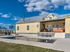 Hot Tub & Game Room! Family Schulenburg Retreat