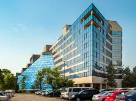 Crowne Plaza Hotel St. Louis Airport by IHG，位于布里奇顿兰伯特-圣路易斯国际机场 - STL附近的酒店
