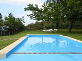 les Creus Villa Sleeps 4 with Pool，位于马斯萨内特-德卡夫雷尼斯的酒店