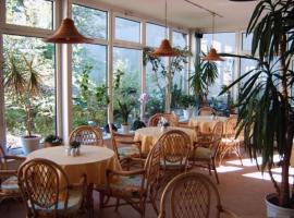 Hotel Pelikan，位于卢肯瓦尔德的酒店