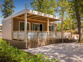 Mobile Homes Premium Relax Park Umag by Camp4You，位于乌马格的低价酒店