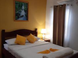 SAINT Charles Inn, Belize Central America，位于蓬塔戈尔达的酒店