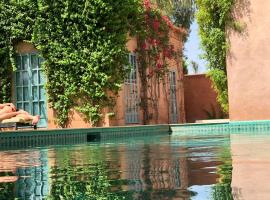 Villa Magtafa，位于马拉喀什的带停车场的酒店