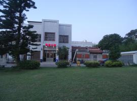 老爷山庄，位于金湖镇的酒店