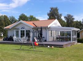 5 person holiday home in RONNEBY，位于龙讷比的酒店
