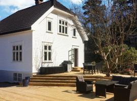 Holiday home høvåg，位于Høvåg的酒店