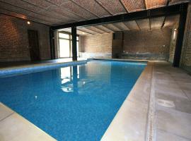 Mansion with Pool, Néblon，位于乌费的酒店