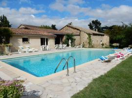 Cosy house with private pool near Valence，位于阿利仙的度假屋