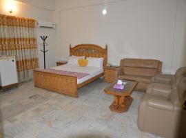 Step inn Guest House Sukkur，位于卡拉尔哥特Bhutto Railway Station附近的酒店