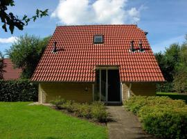 Detached holiday home with WiFi, 20 km from Assen，位于韦斯特博克的酒店