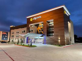 La Quinta Inn & Suites by Wyndham Dallas/Fairpark，位于达拉斯Warrior Field附近的酒店