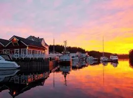 6 person holiday home in Austrheim