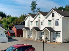 6 person holiday home in Austrheim，位于Utkeila的酒店