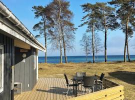 8 person holiday home in Nex，位于斯诺厄拜克的海滩短租房