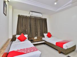 OYO 24875 Hotel Gokul，位于Khari Rohar的酒店