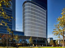 Crowne Plaza - Warsaw - The HUB, an IHG Hotel，位于华沙的无障碍酒店