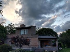 Hermosa casa en Potrero de Garay，位于波特雷罗德加雷的酒店