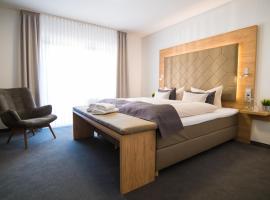 Hagen`s Hotel "eat & meet" Restaurant Bar Lounge，位于哈伦的酒店
