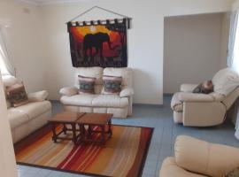 Beautiful 2-Bedroomed Guest Cottage in Harare，位于哈拉雷的酒店