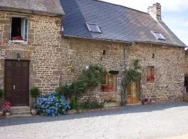 Beautiful 3-Bed Cottage in Passais-Villages