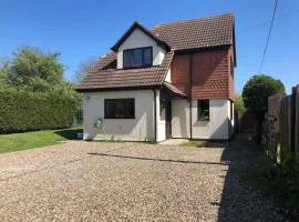 Pet Friendly Home in Chelmsford-Hot Tub-Sleeps 6