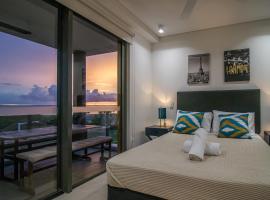 NEW - ZEN AT THE WATERFRONT - Luxury Waterfront Holiday Home for Families & Friends，位于达尔文的酒店