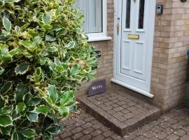 3-Bed Cottage Sleeps 4 20 mins to Northampton