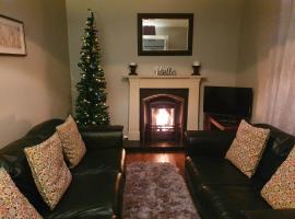 Jack's Place 3-Bed House Donegal Sleeps 5，位于斯特拉诺勒的酒店