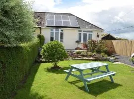 Immaculate Inviting light and airy 2-Bed Cottage