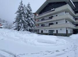 Il rifugio dello sciatore a 200 m dagli impianti.，位于阿帕里卡Aprica附近的酒店
