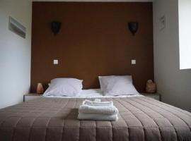 Domaine des Pierres Jumelles-balade à cheval-chambre d'hôtes Mayenne，位于Sainte-Gemmes-le-Robert的酒店