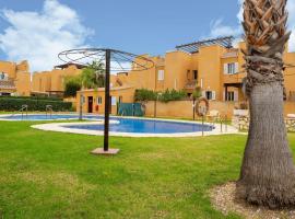 Belvilla by OYO Casa Los Gallardos，位于Los Gallardos的带泳池的酒店