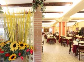 Albergo Ristorante La Pineta，位于钦戈利的酒店