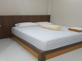 Nietsa Guest House Syariah Palu Mitra RedDoorz，位于帕卢机场 - PLW附近的酒店