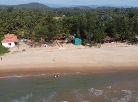 Trippr Gokarna - Beach Hostel，位于戈卡尔纳的豪华帐篷营地