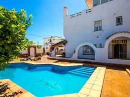 R116 Casa adosada con piscina privada en Cunit，位于库尼特的乡村别墅