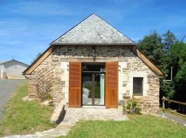 Maison spacieuse à Castelnau-de-Mandailles avec cheminée 250 m²