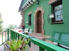 Spacious house with mountain view in Premio