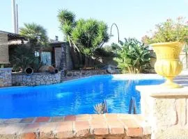 2 bedrooms appartement with shared pool enclosed garden and wifi at Castrignano del Capo 4 km away from the beach