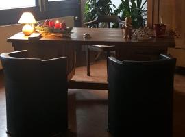 Hotel-Kreuzbergbaude，位于Jauernick-Buschbach的酒店
