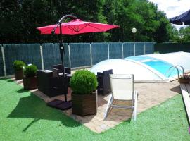 Villa de 4 chambres avec piscine privee jardin clos et wifi a Escource，位于Escource的别墅