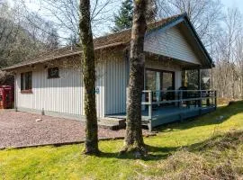 Eagle Lodge with stunning loch and mountain view