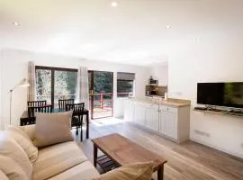 2 bedroom lodge with free WiFi and mountain view