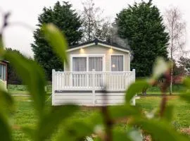 Yew Tree Lodge with Hot Tub